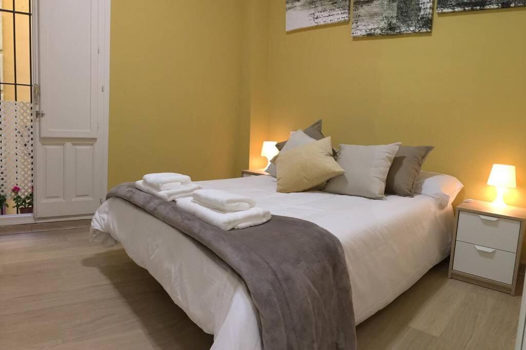 Cozy And Well Located Apartment In The Center Of Sevilla Bagian luar foto