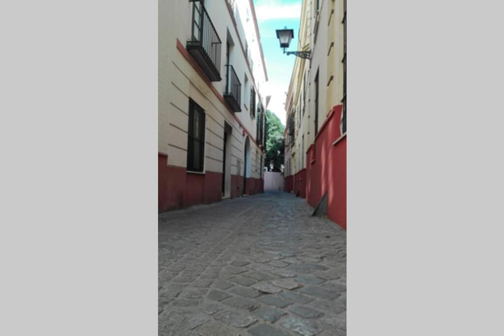 Cozy And Well Located Apartment In The Center Of Sevilla Bagian luar foto