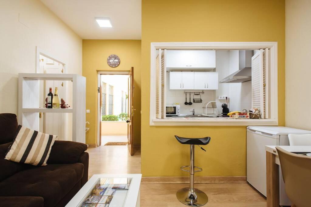 Cozy And Well Located Apartment In The Center Of Sevilla Bagian luar foto
