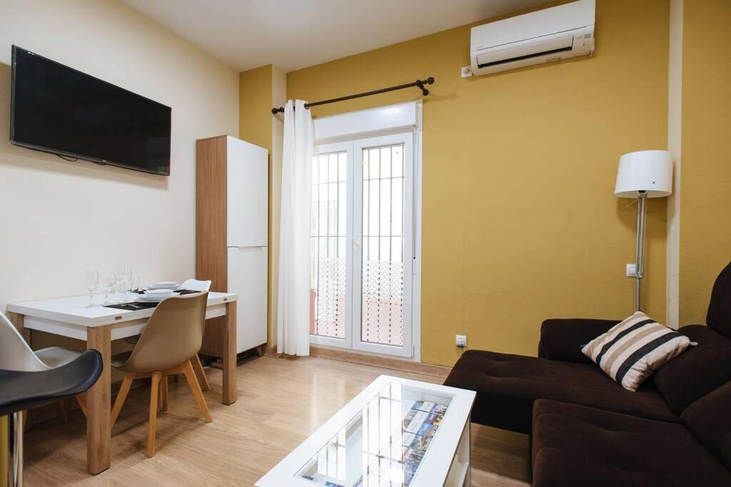 Cozy And Well Located Apartment In The Center Of Sevilla Bagian luar foto