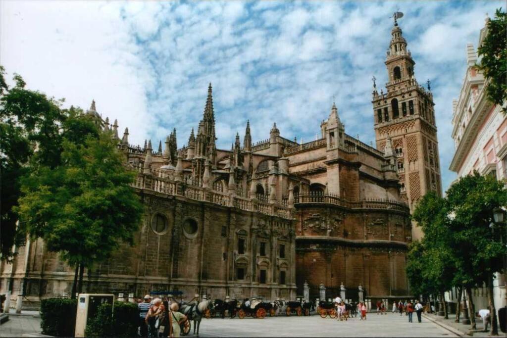 Cozy And Well Located Apartment In The Center Of Sevilla Bagian luar foto